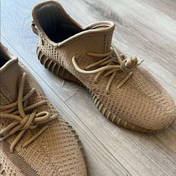 Yeezy 350 v2 earth size 10 no box - Picture 2 of 4